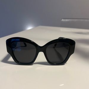 Gucci Sunglasses - perfect for all seasons! Classic look!